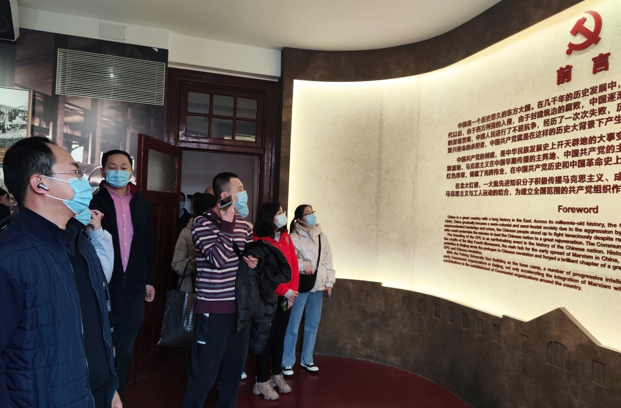 東方口岸公司黨支部組織開(kāi)展捍衛(wèi)“兩個(gè)確立”、做到“兩個(gè)維護(hù)”主題黨日活動(dòng)